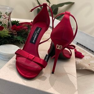 Dolce&Gabbana satin red bow sandals.